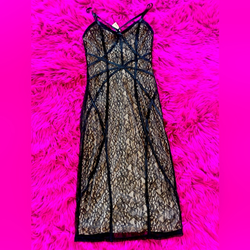 Fitted sexy lace pencil dress